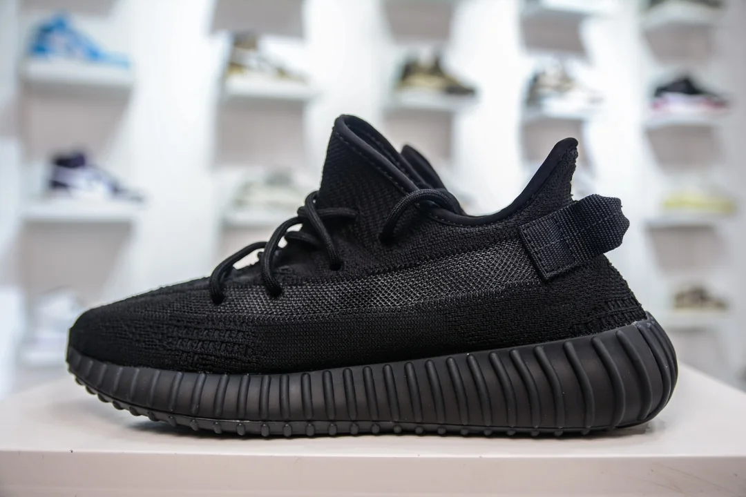 Adidas Yeezy Boost 350 V2 - Black