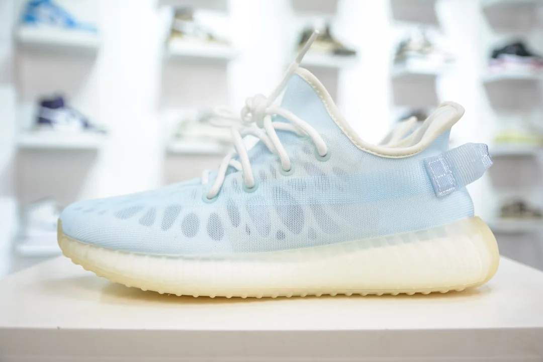 Yeezy - White