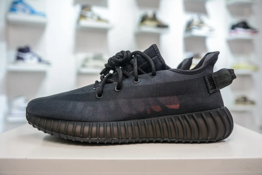 Adidas Yeezy Boost 350 V2 - Black
