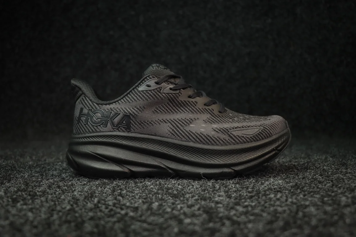 HOKA Clifton 9 - Black