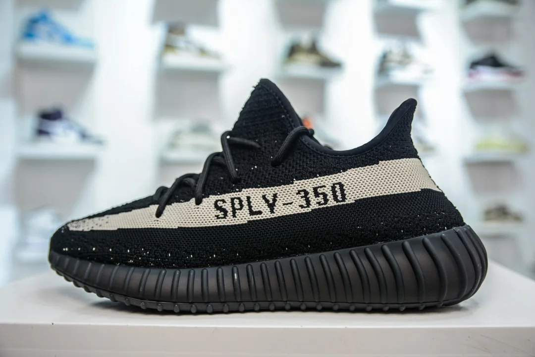 Adidas Yeezy Boost 350 V2 - Black / Beige