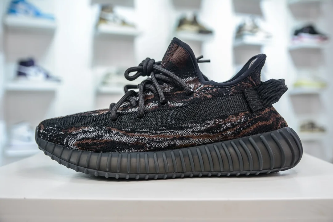 Yeezy - Black